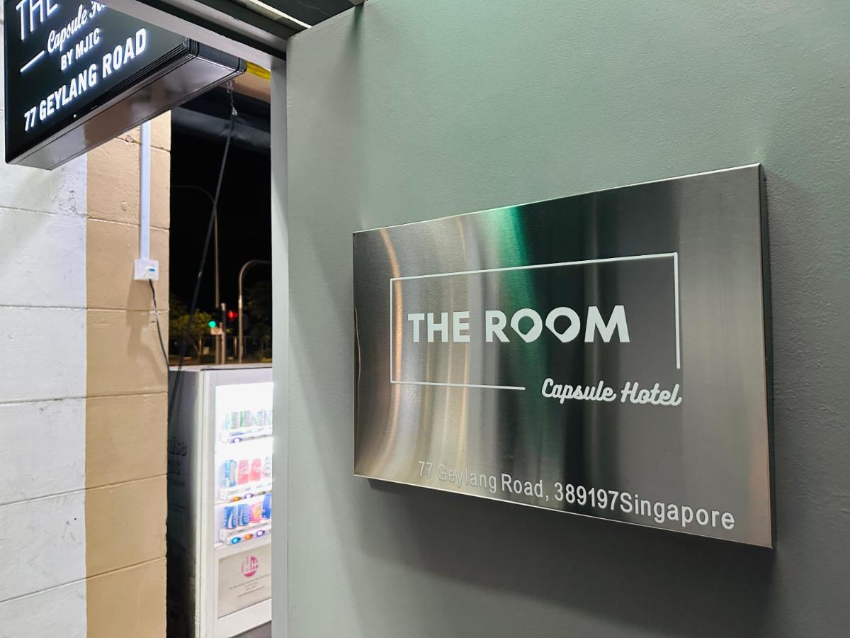 THE ROOM Capsule Hotel - 4