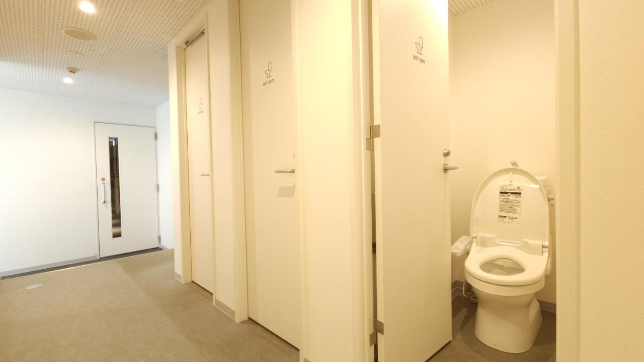 Acro Capsule Hotel Namba Dotonbori - 3