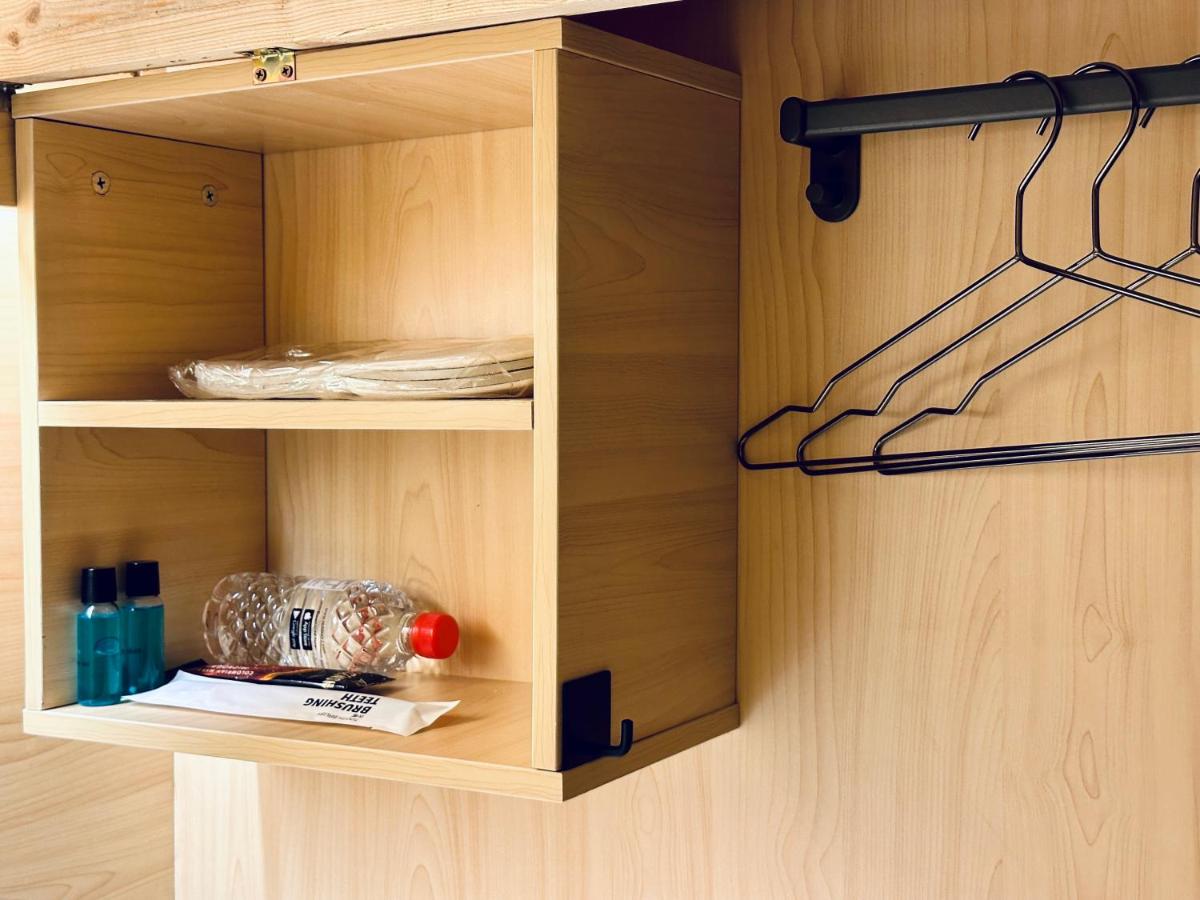 THE ROOM Capsule Hotel - 3