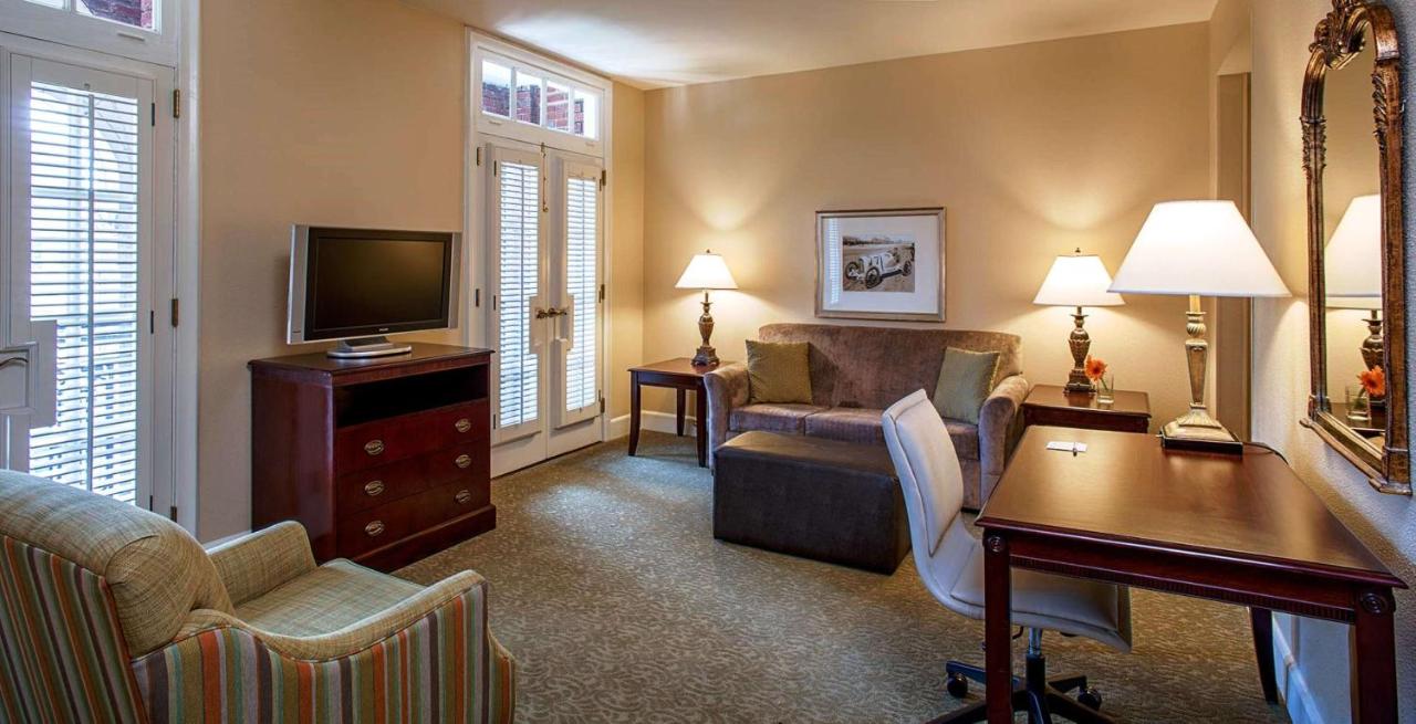 Hampton Inn & Suites Birmingham-Downtown-Tutwiler photo