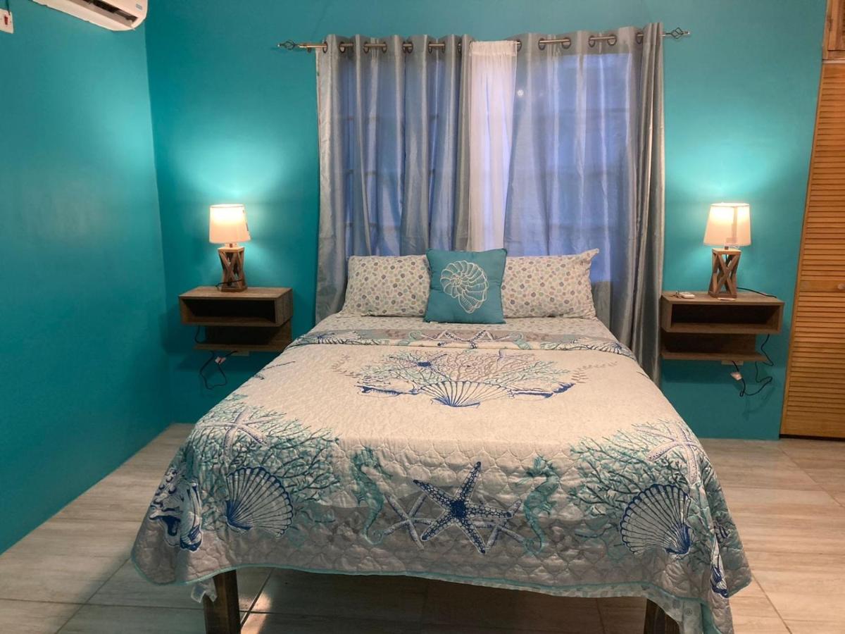 YanceyLargo Estate - Newly Built Modern 1 Bedroom Suite villa - 2