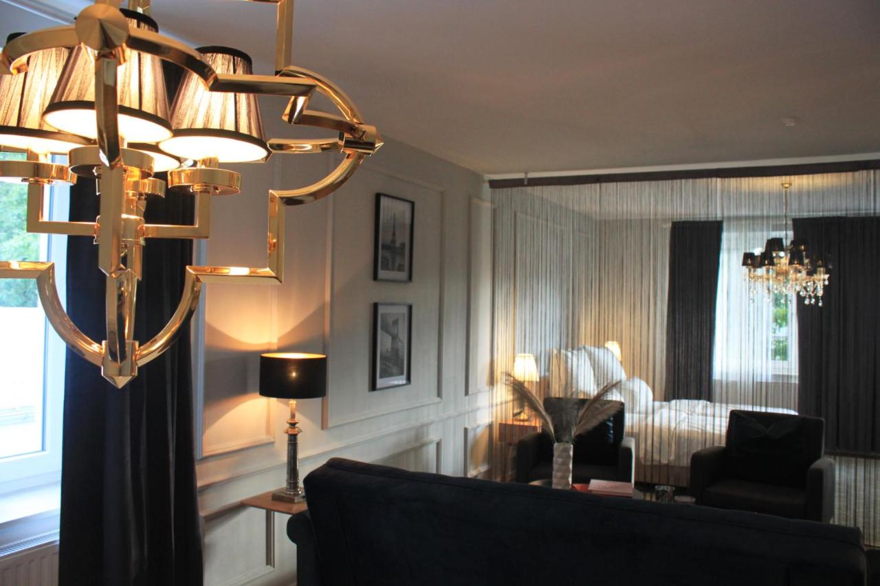 R B Apartment am Airport Hamburg - 1-4 Personen - Küche - Smart TV - Waschtrockner - kostenloser Parkplatz - perfekt für Geschäftsreisende und Familien