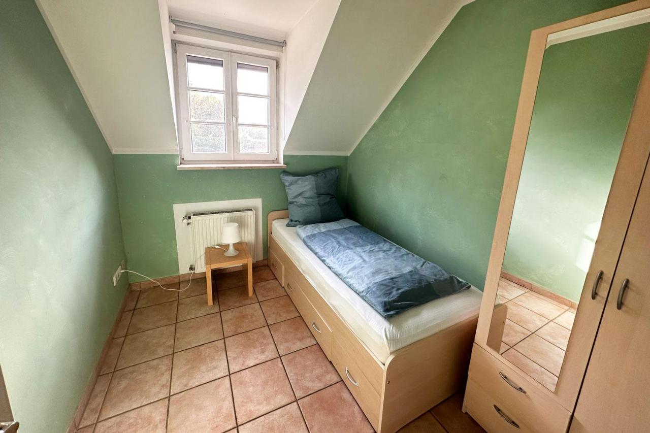 13 Worker Apartments - Single Beds - Free Parking - 10 min Cologne-City