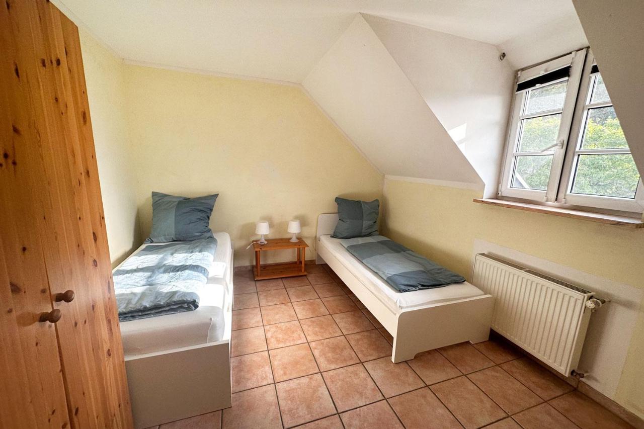 13 Worker Apartments - Single Beds - Free Parking - 10 min Cologne-City