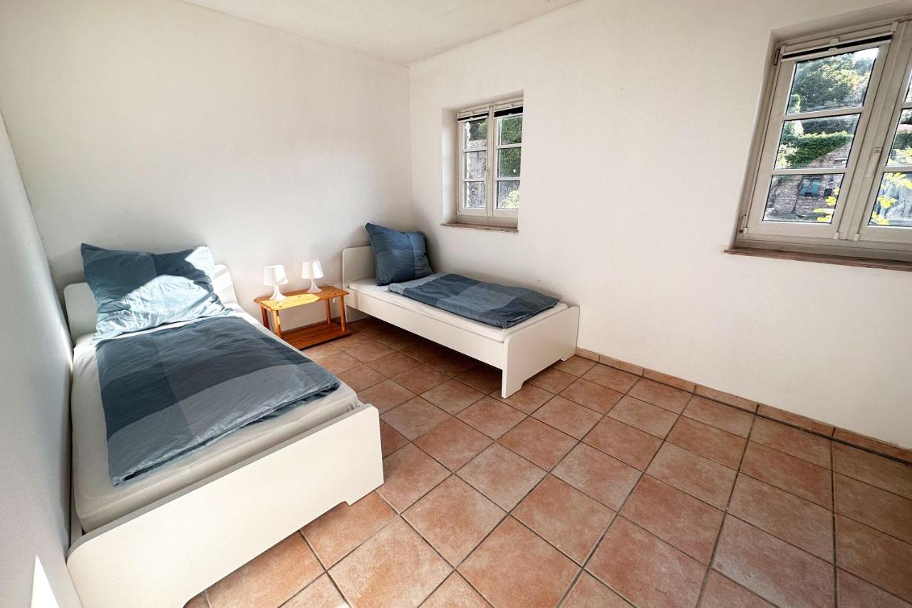 13 Worker Apartments - Single Beds - Free Parking - 10 min Cologne-City