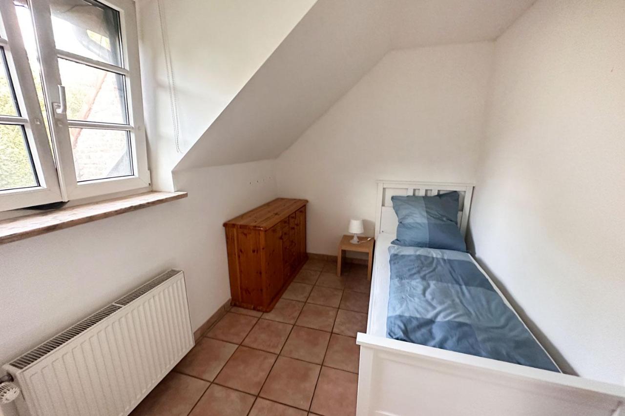13 Worker Apartments - Single Beds - Free Parking - 10 min Cologne-City