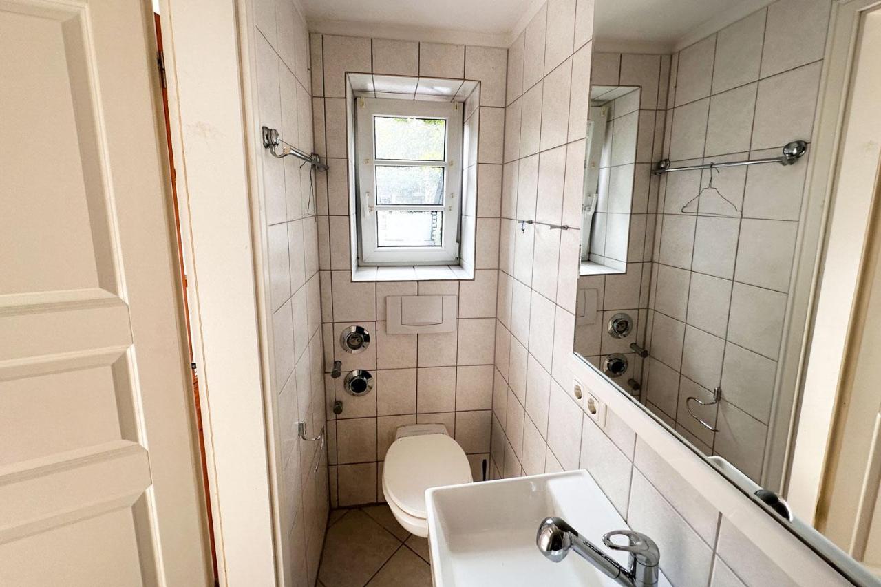 13 Worker Apartments - Single Beds - Free Parking - 10 min Cologne-City