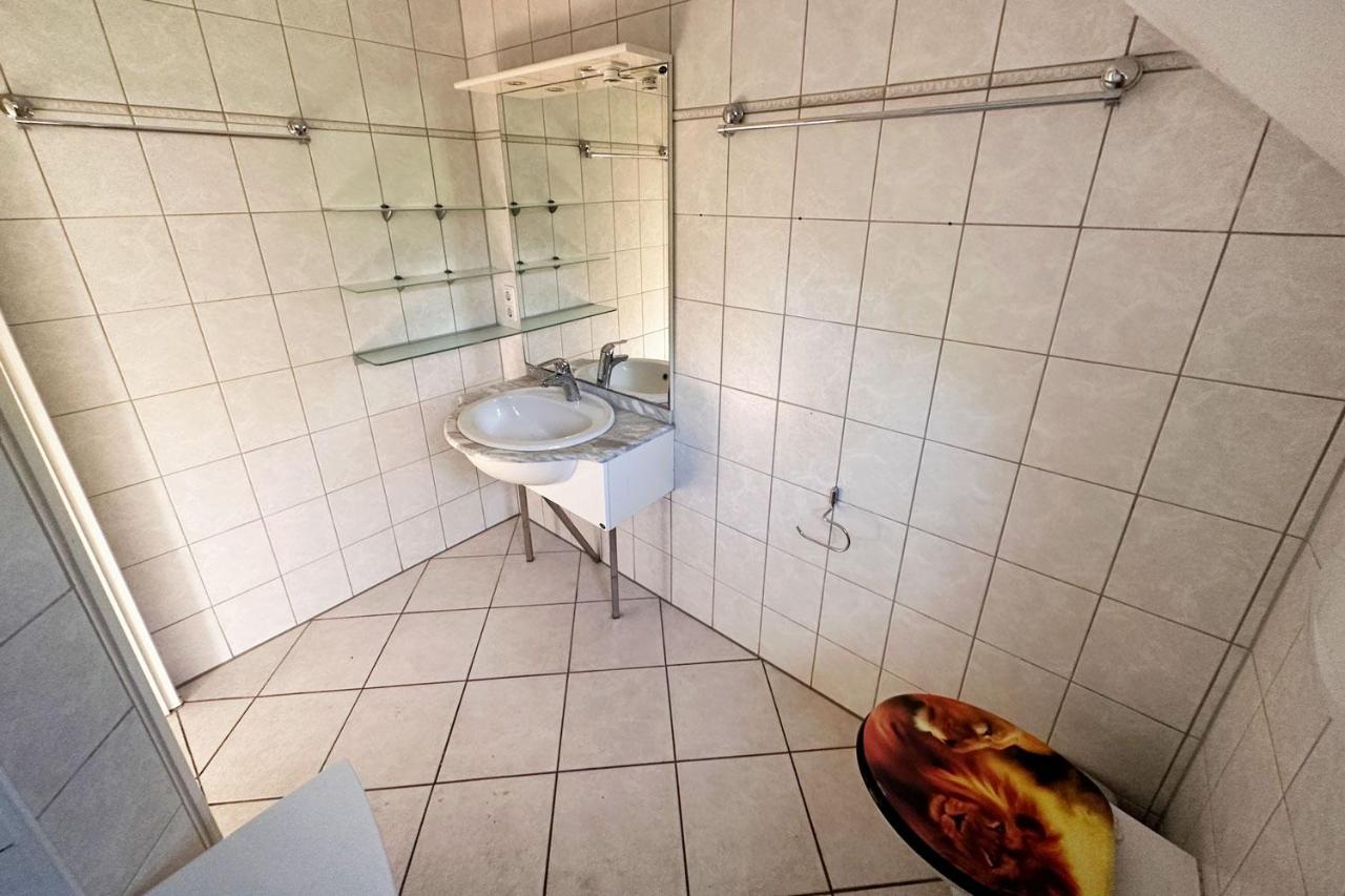 13 Worker Apartments - Single Beds - Free Parking - 10 min Cologne-City
