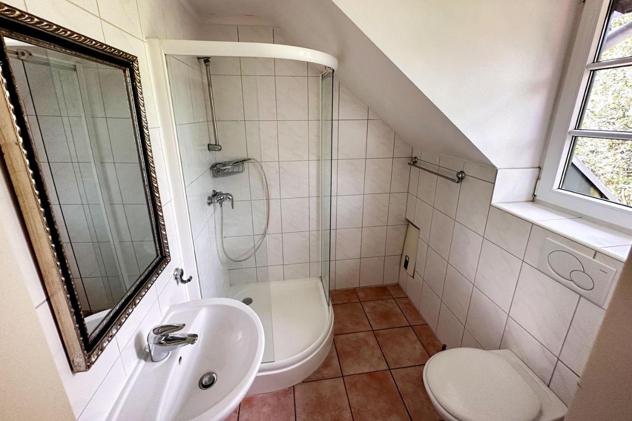 13 Worker Apartments - Single Beds - Free Parking - 10 min Cologne-City