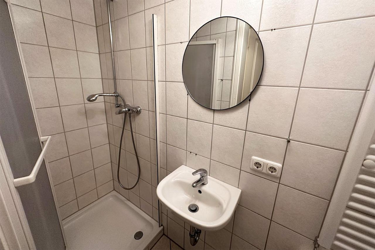 13 Worker Apartments - Single Beds - Free Parking - 10 min Cologne-City