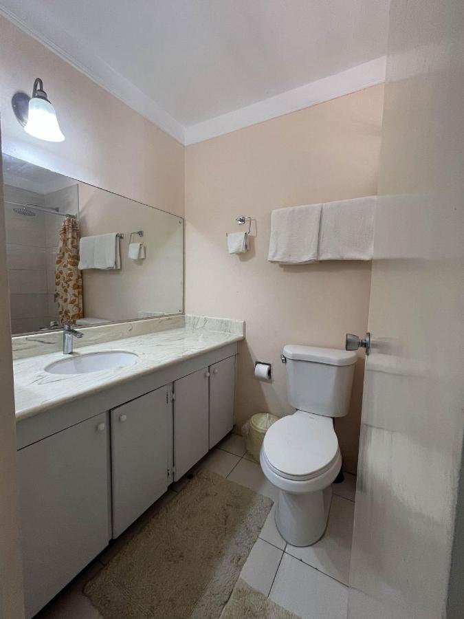 Finest Accommodation Renfrew Place 1 Bedroom Apt # 42 New Kgn 4--12 Renfrew Rd - 3