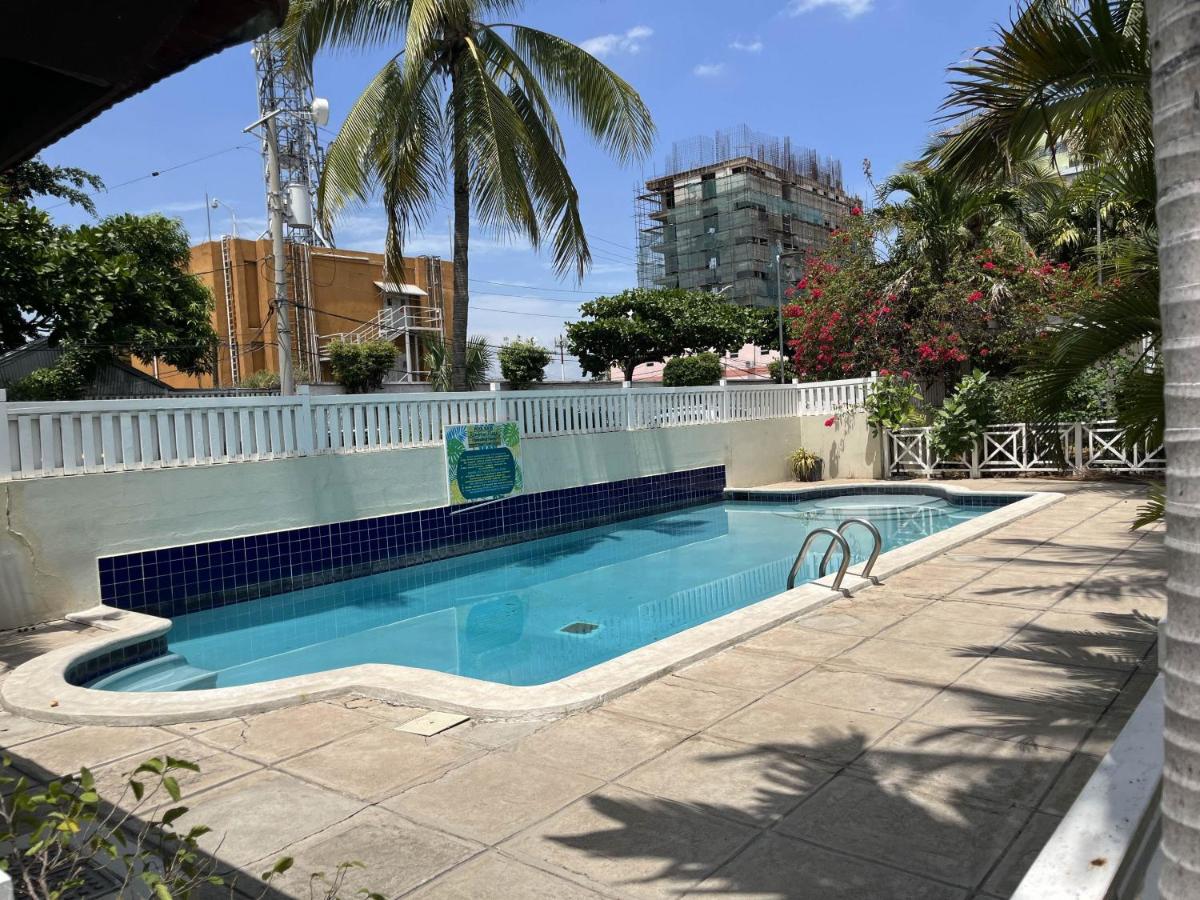 Finest Accommodation Renfrew Place 1 Bedroom Apt # 42 New Kgn 4--12 Renfrew Rd - 4