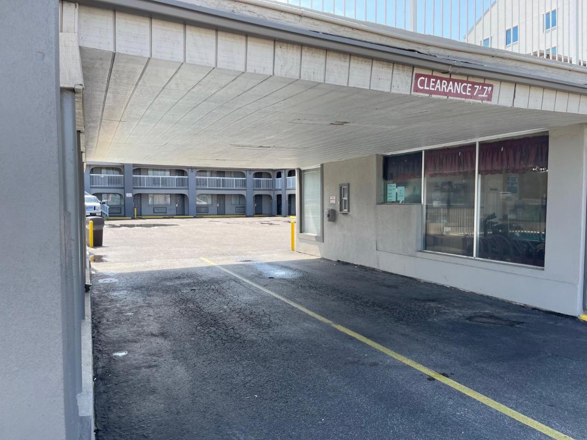 Budget Inn — photo 11