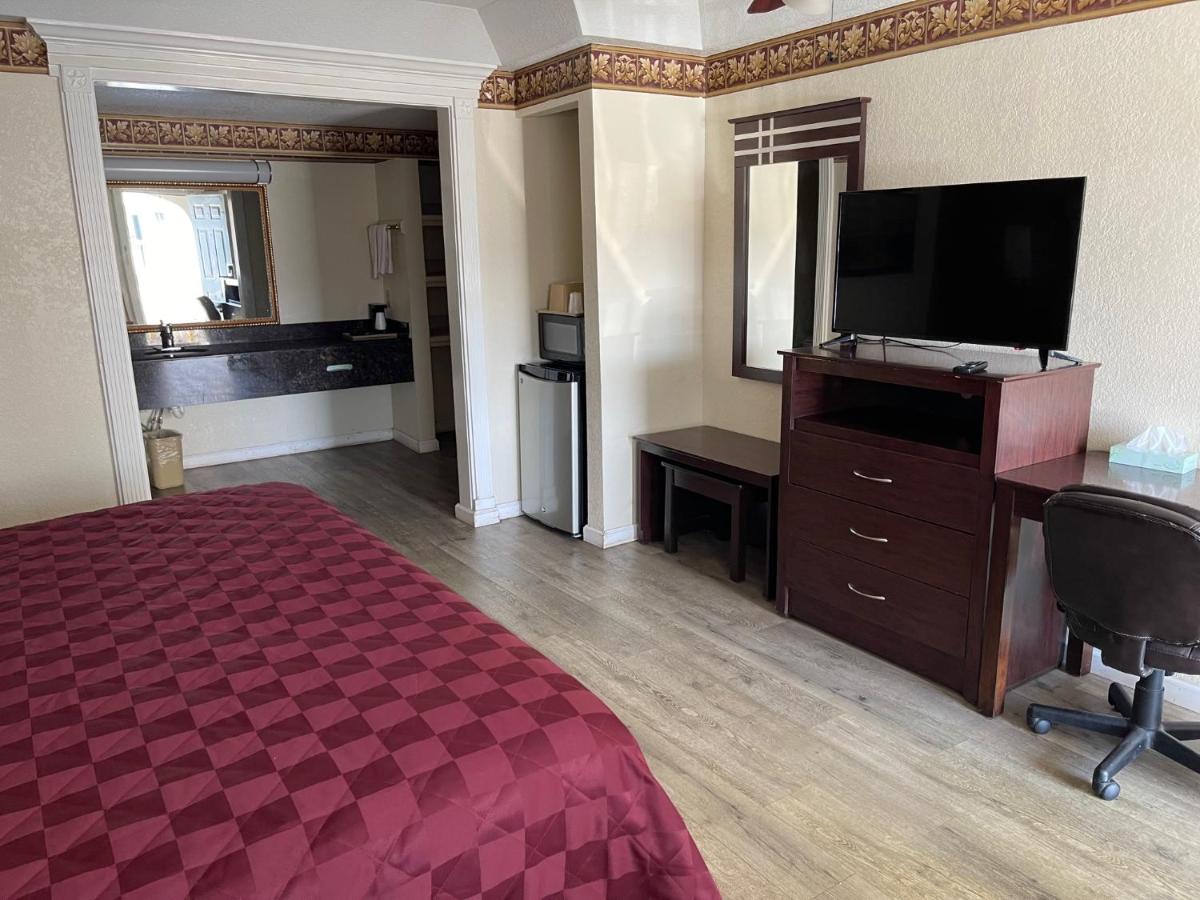 Budget Inn — photo 14
