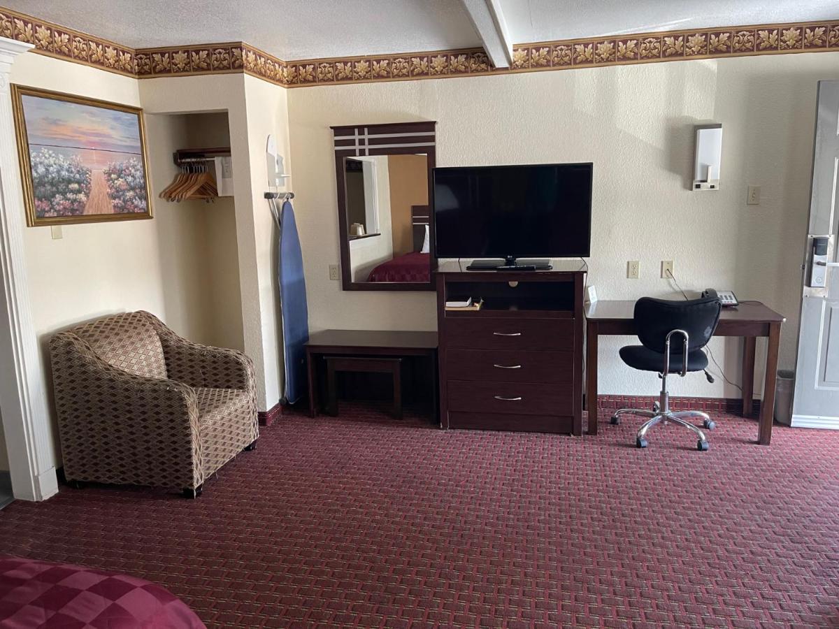 Budget Inn — photo 15