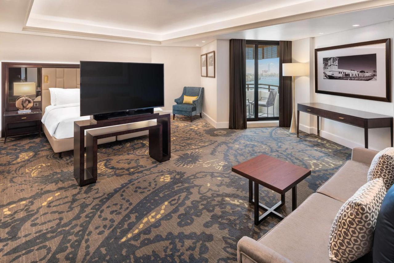 Radisson Blu Hotel, Dubai Deira Creek photo