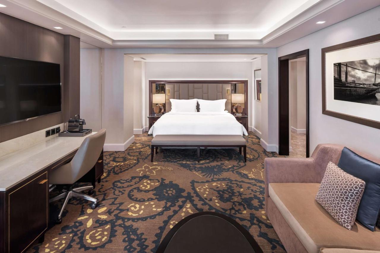 Radisson Blu Hotel, Dubai Deira Creek photo