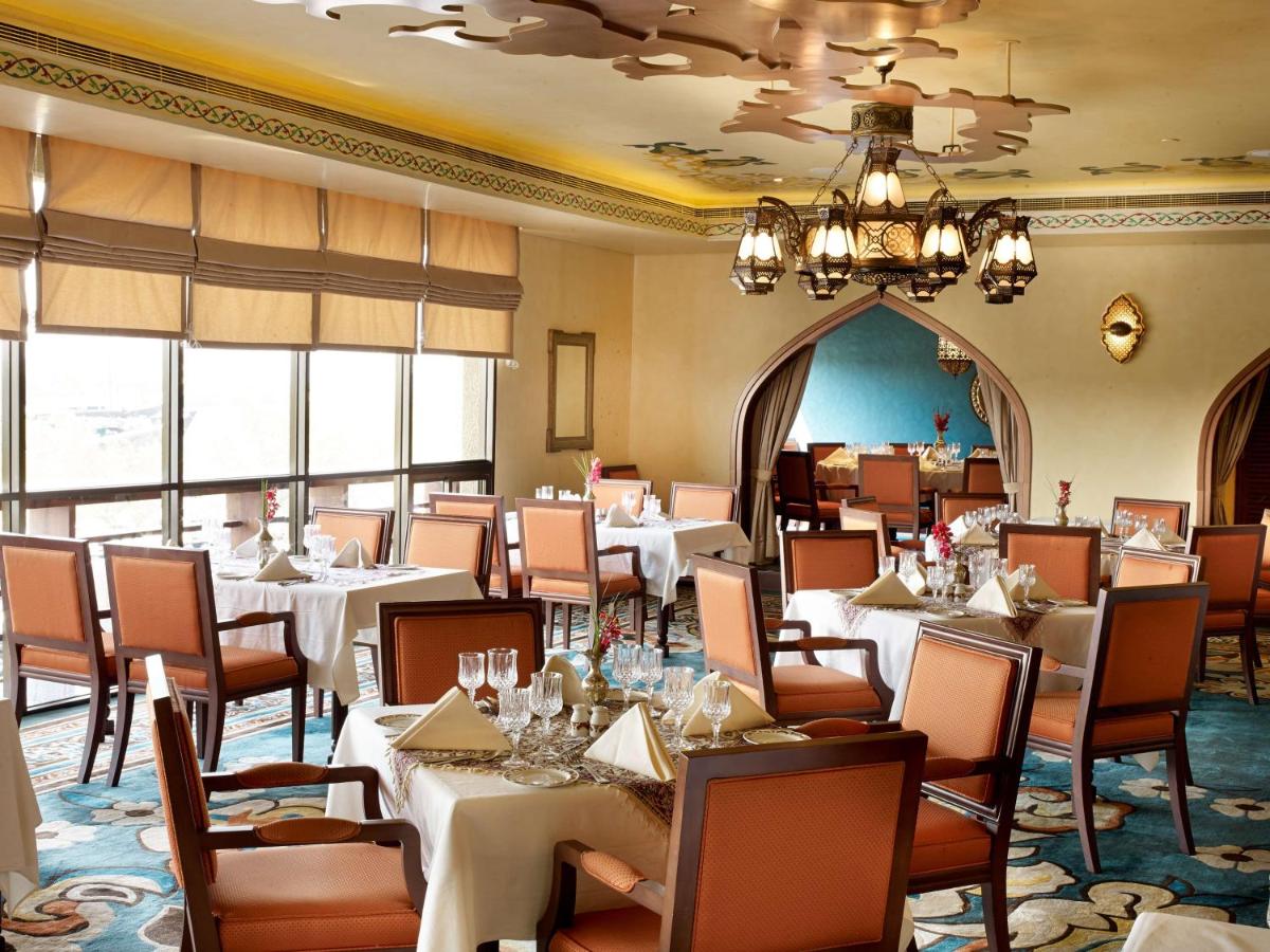 Radisson Blu Hotel, Dubai Deira Creek photo