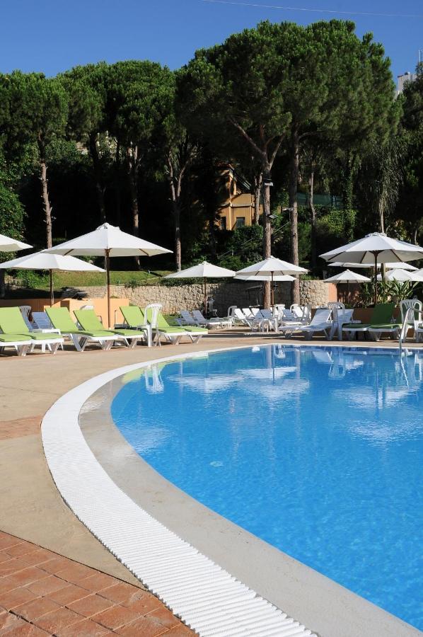 Heated swimming pool: Country Lodge Hotel & Resort Beirut