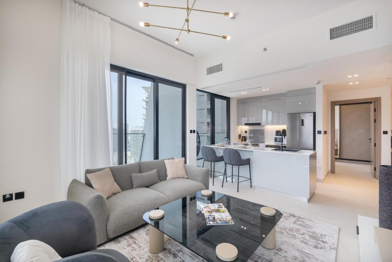 Canal front apartment with Burj Khalifa view by Suiteable - 5