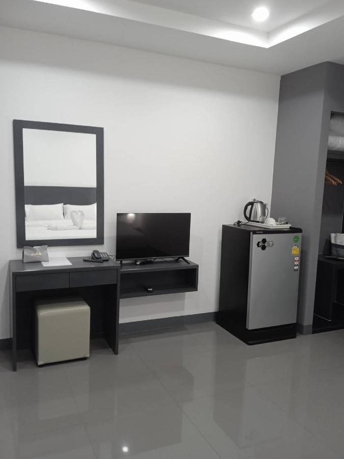 D Night Suite Hotel - 5