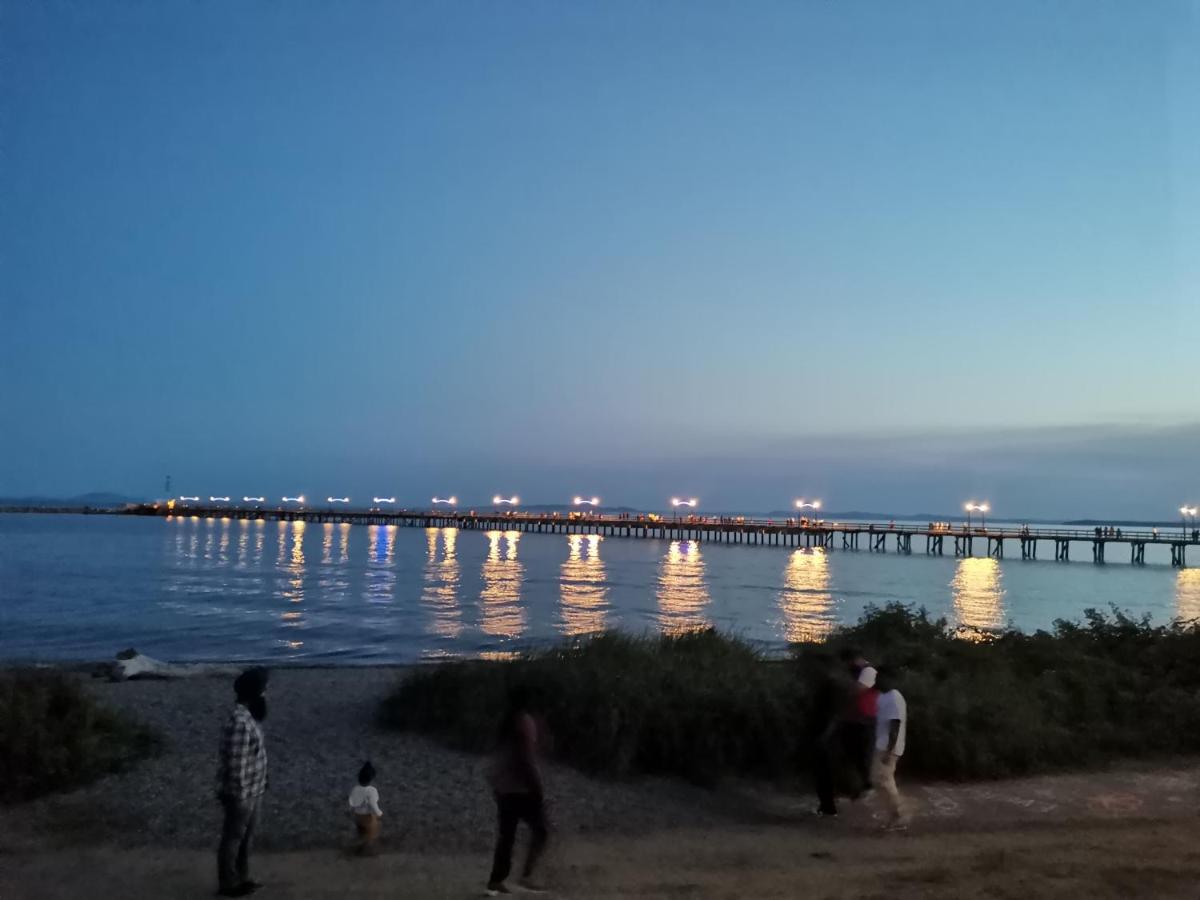Vancouver seaview pier Beach Inn photo