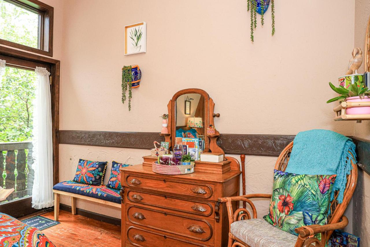 Stone Chalet Bed & Breakfast Inn — photo 22