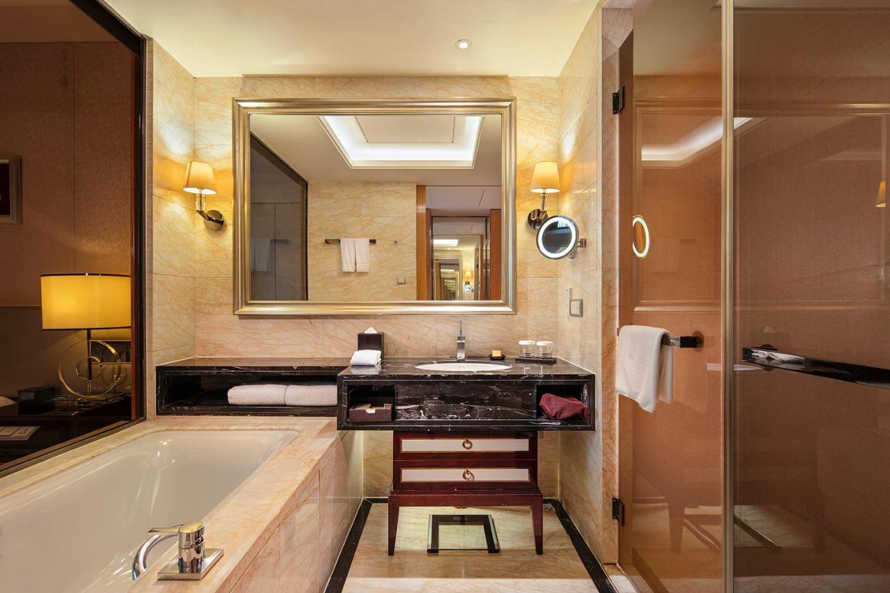 Hilton Guangzhou Baiyun - Canton Fair Free Shuttle Bus photo