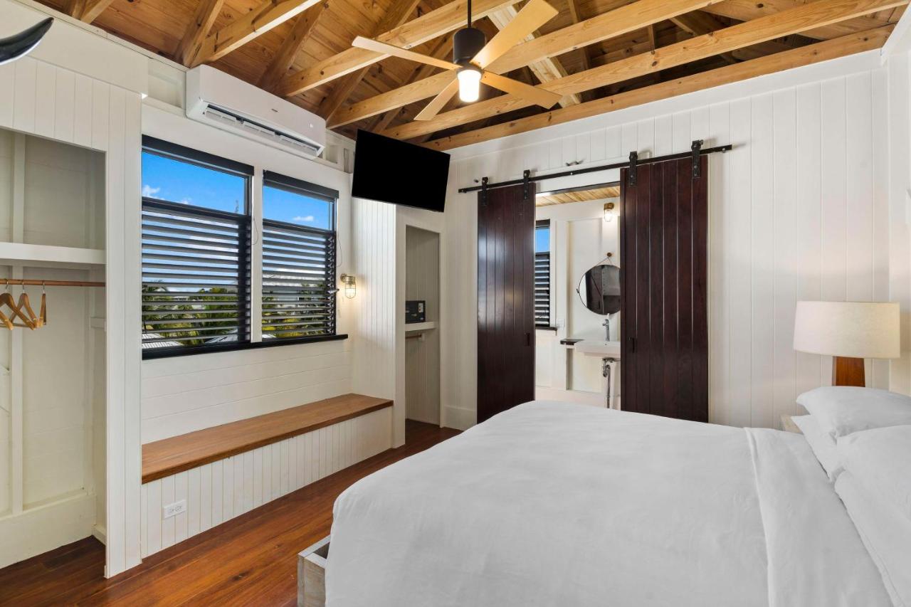 Mahogany Bay Resort and Beach Club, Curio Collection photo