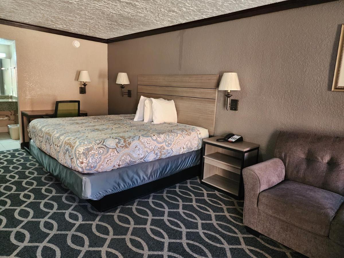 Executive Inn I-35 — photo 2
