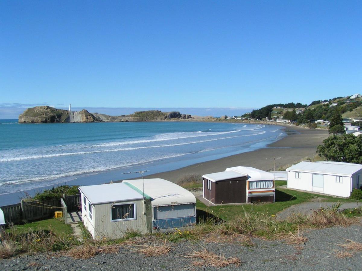 Beach: Castlepoint Holiday Park & Motels