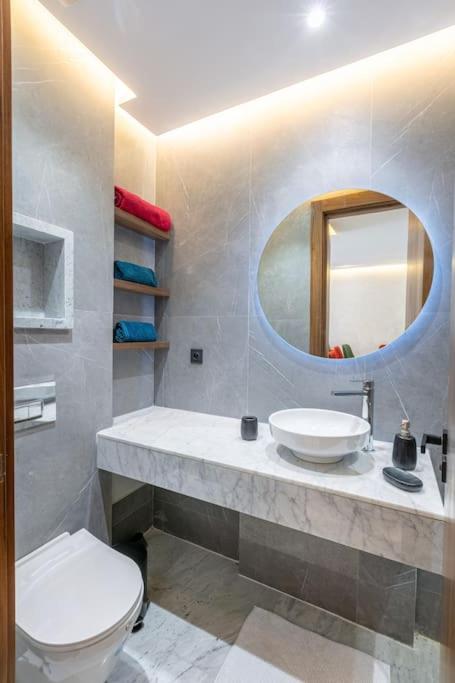 Peaceful Living: Chic Apartment, Prime Location - 3