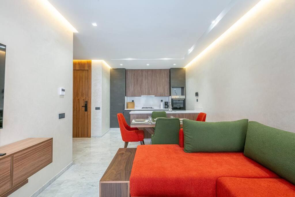 Peaceful Living: Chic Apartment, Prime Location - 4