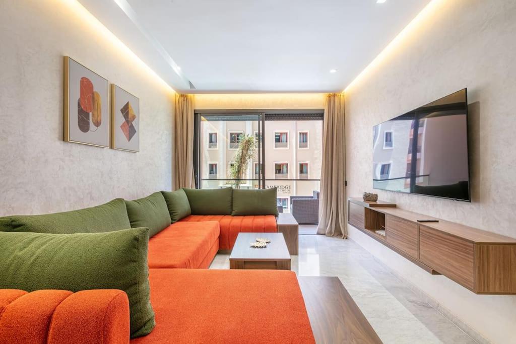 Peaceful Living: Chic Apartment, Prime Location - 5