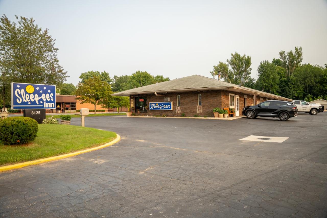 Sleep-Ees Inn Saginaw — photo 11