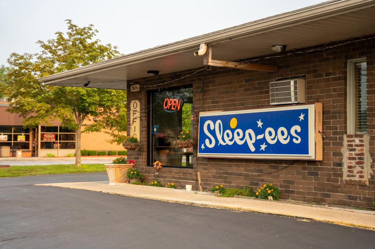 Sleep-Ees Inn Saginaw — photo 10