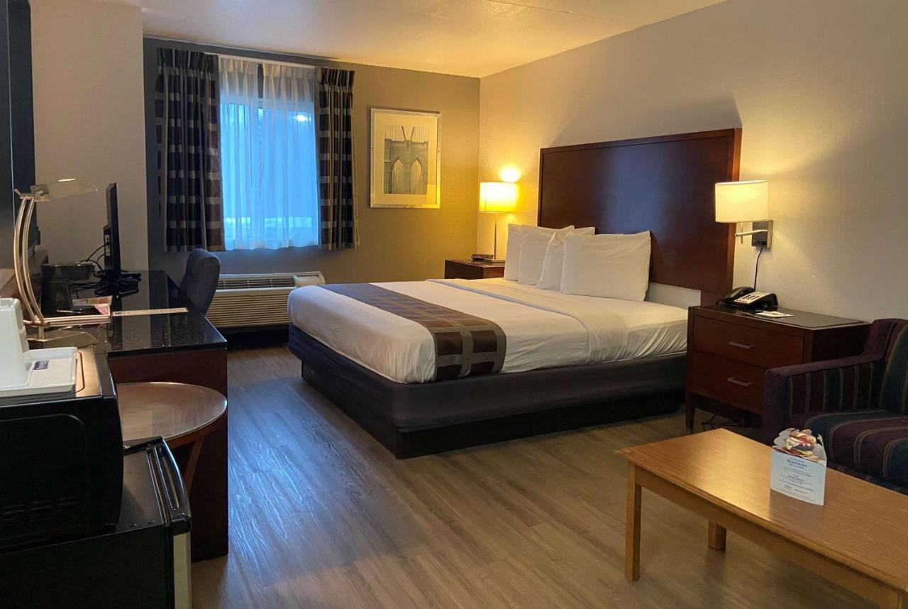 Traveler Inn & Suites — photo 16