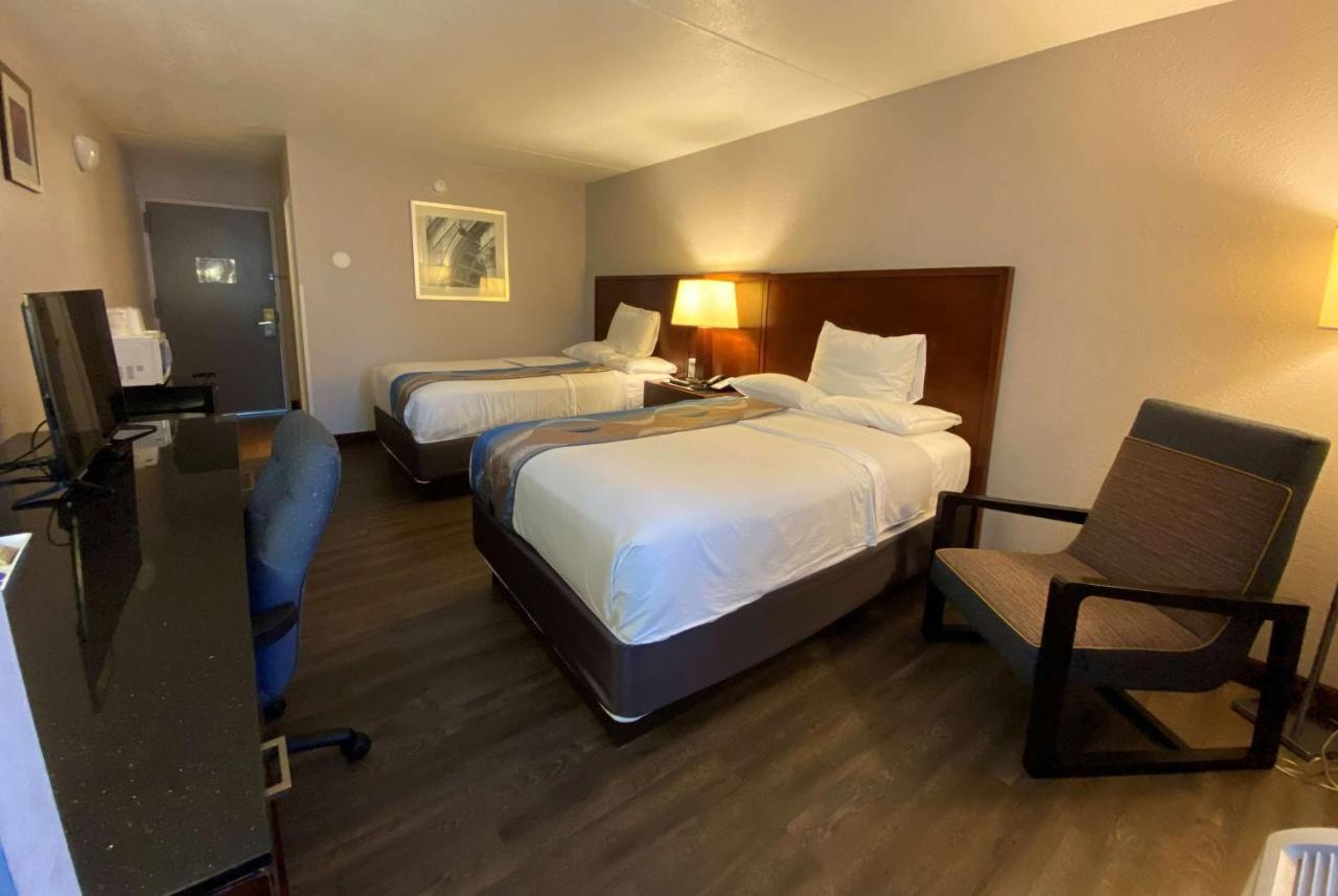 Traveler Inn & Suites — photo 9