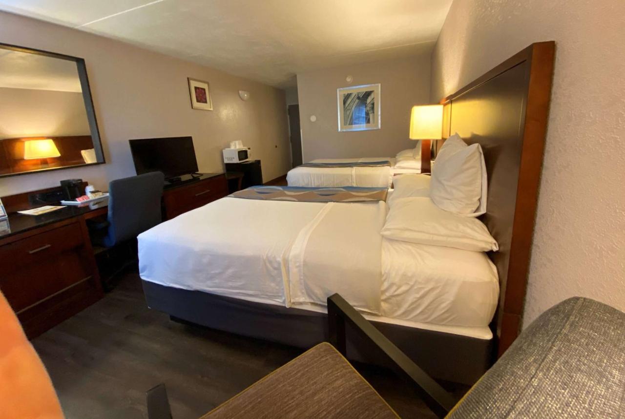 Traveler Inn & Suites — photo 17