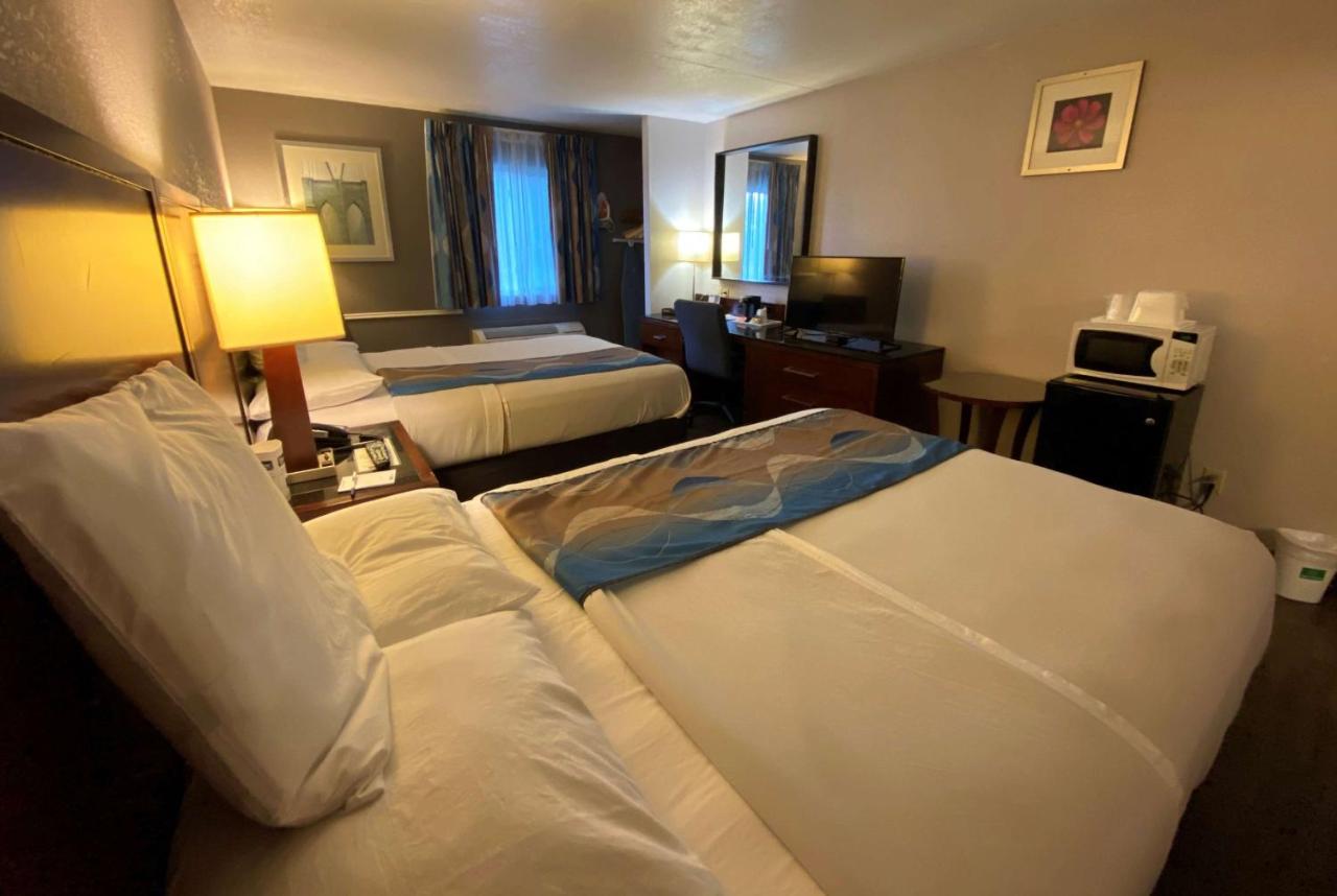 Traveler Inn & Suites — photo 18