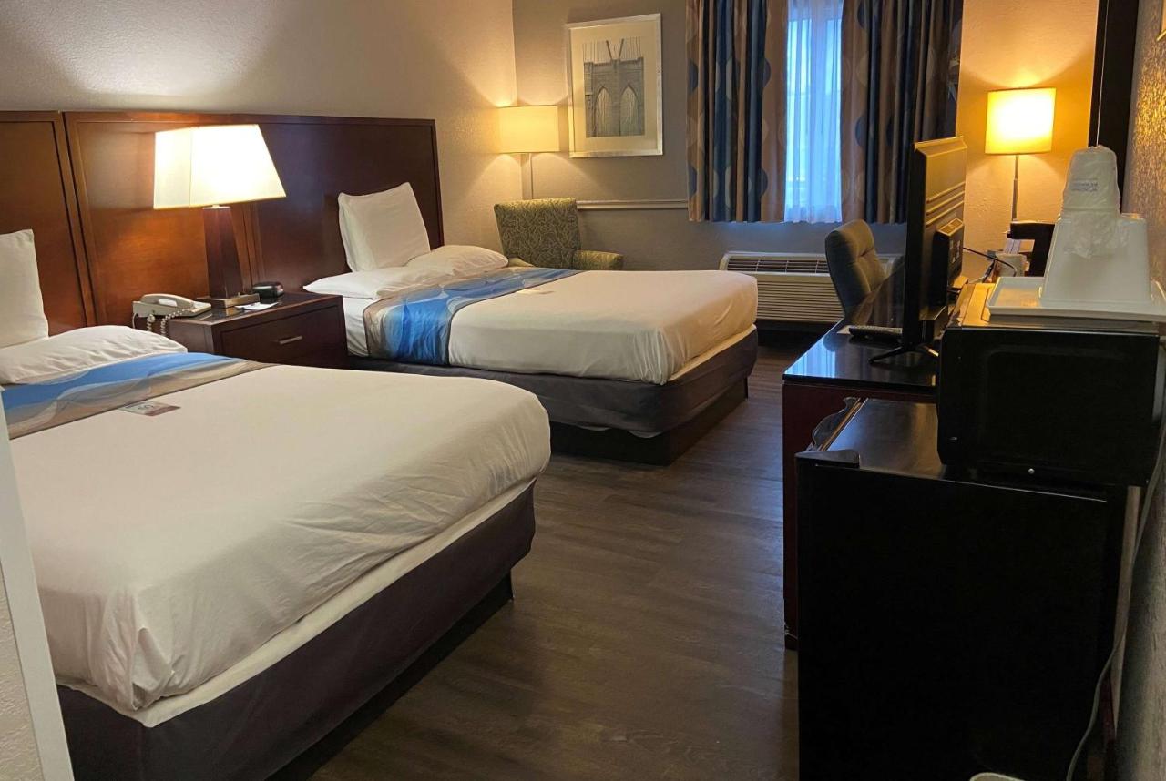 Traveler Inn & Suites — photo 20