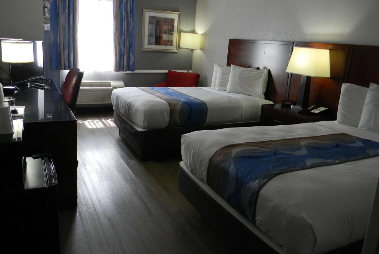 Traveler Inn & Suites — photo 6