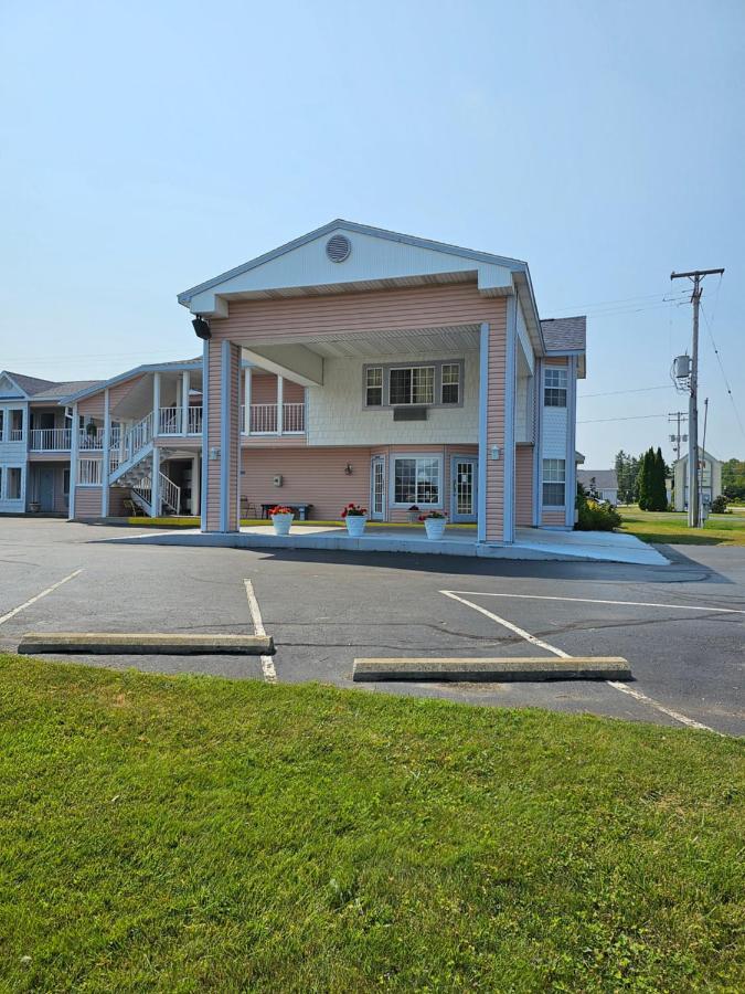 Great Lakes Motel — photo 22