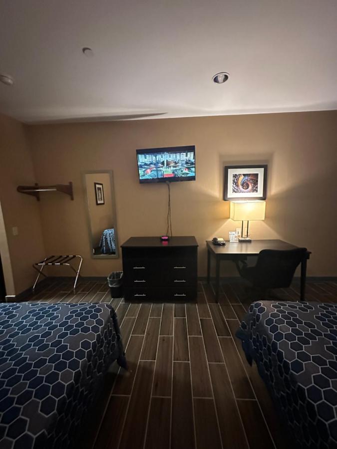Executive inn and suites — photo 17