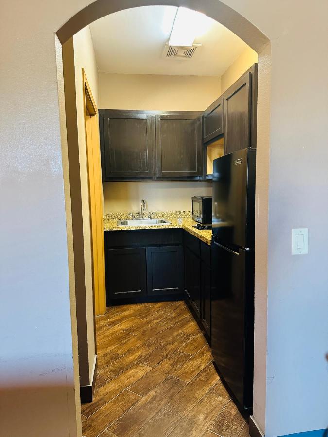 Executive inn and suites — photo 22