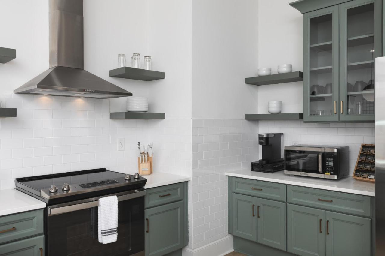 Trendy Spacious Condo, Walk to Coffee and Restaurants - 5