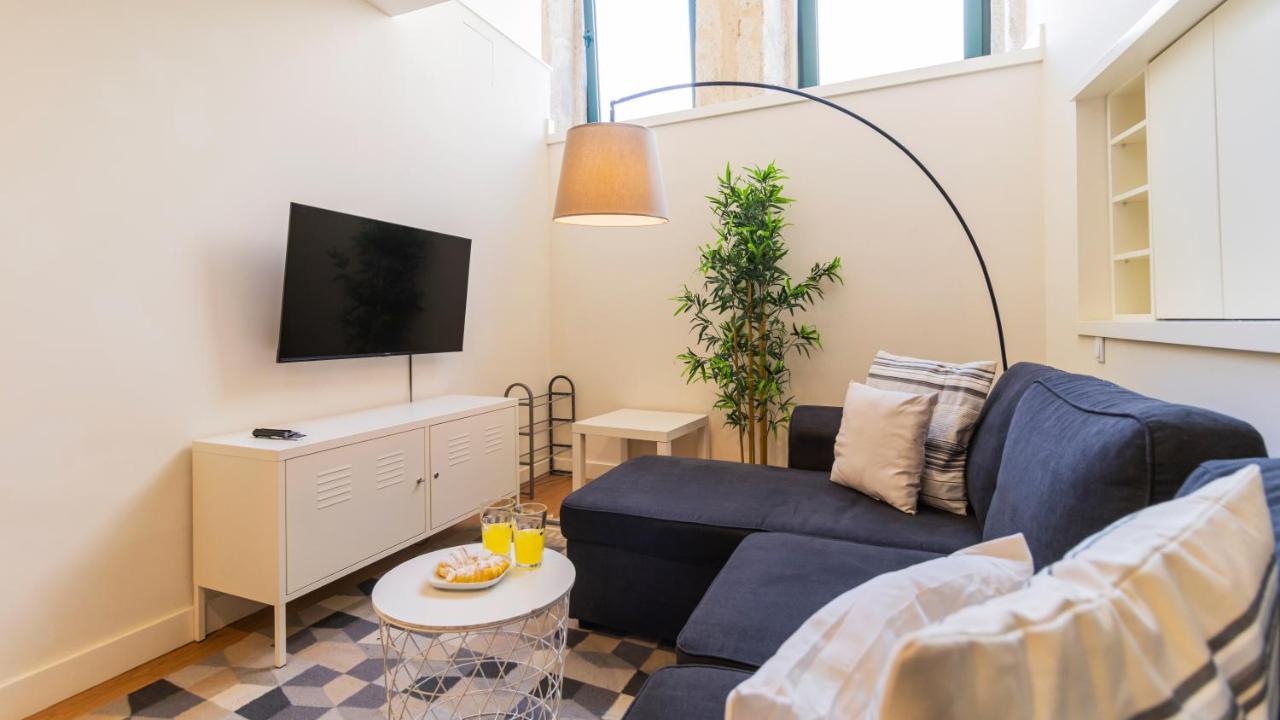 Delightful Duplex by LovelyStay - 3