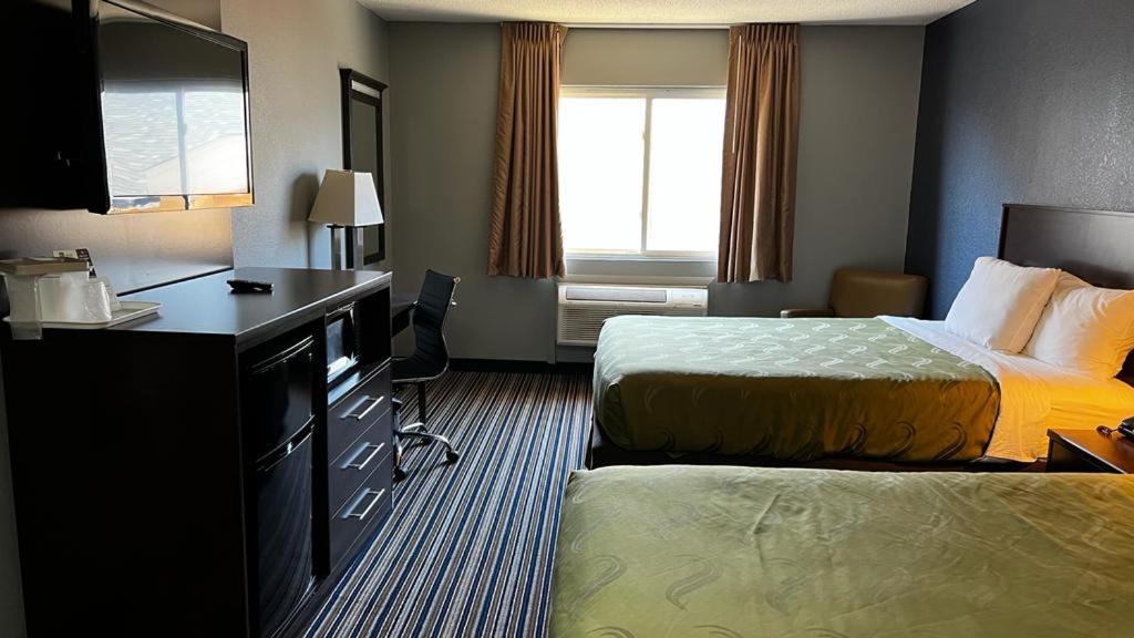 Colby Inn And Suites — photo 12