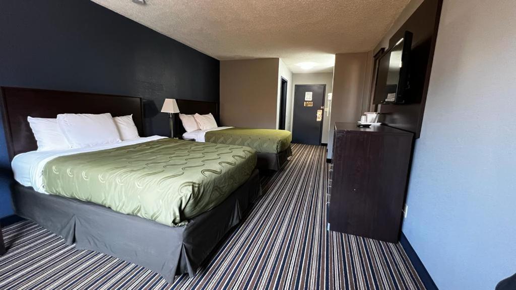 Colby Inn And Suites — photo 11