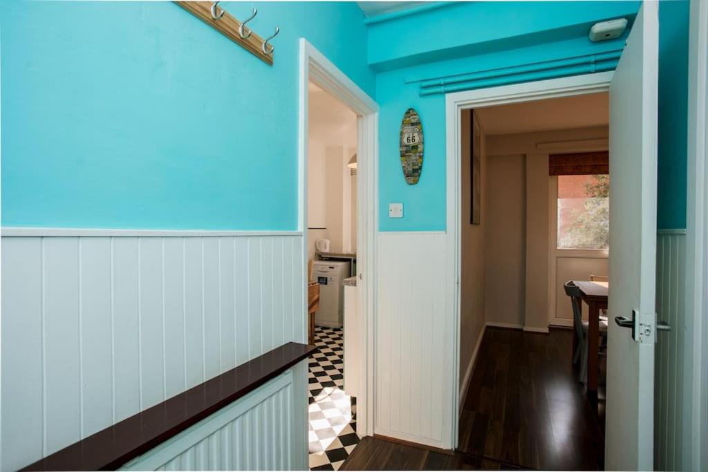 Lovely 1 Bedroom Apartment w/ Balcony in Dalston - 3